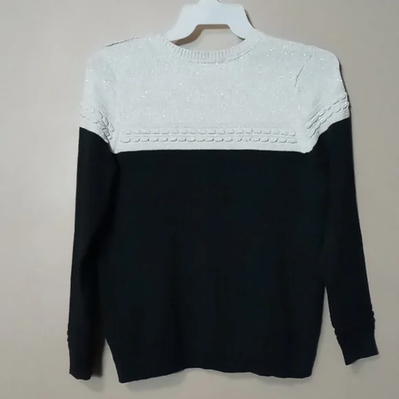 Charter Club Sparkle Gray and Black Sweater w Shoulder Buttons Size M - Picture 2 of 6